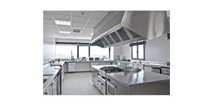 Cocinas industriales: limpieza y ventilación